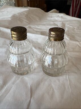 Source Unknown Clear Ribbed Glass Salt & Pepper Set with Brass Tops